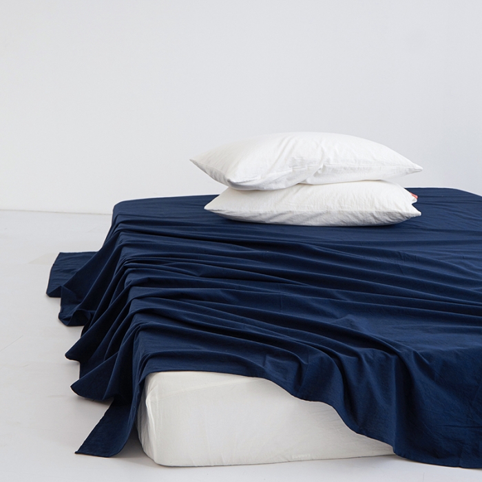 91家纺网 家纺一手货源 找家纺 安莱生活 2023新款水洗棉全棉色织高支高密纽扣款工艺单品床单 藏青