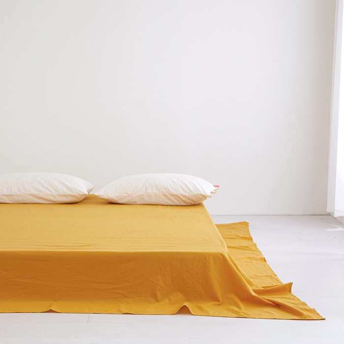 91家纺网 家纺一手货源 找家纺 安莱生活 2023新款水洗棉全棉色织高支高密纽扣款工艺单品床单 姜黄