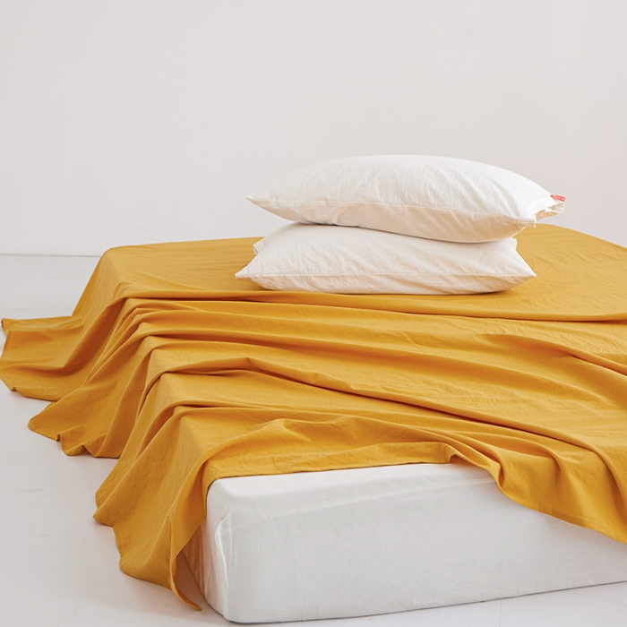 91家纺网 家纺一手货源 找家纺 安莱生活 2023新款水洗棉全棉色织高支高密纽扣款工艺单品床单 姜黄