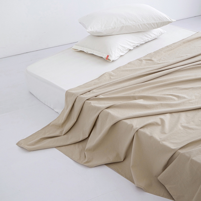 91家纺网 家纺一手货源 找家纺 安莱生活 2023新款水洗棉全棉色织高支高密纽扣款工艺单品床单 米驼