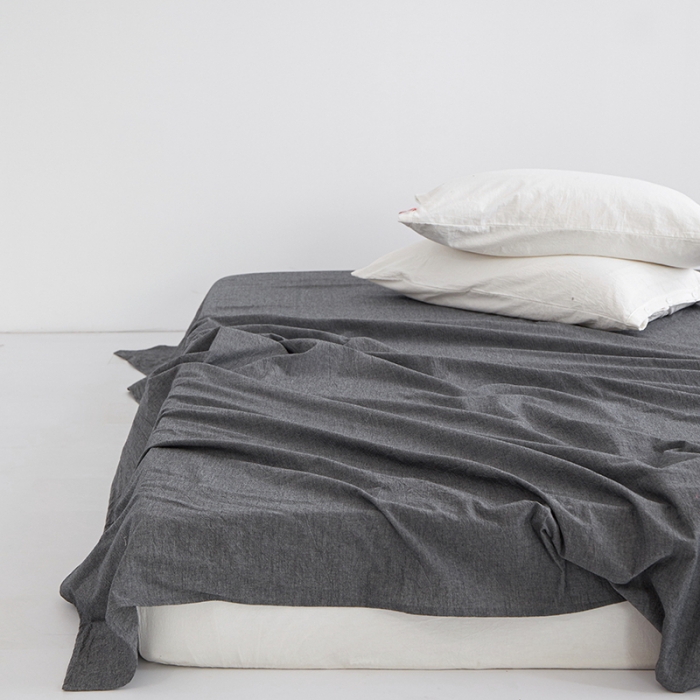 91家纺网 家纺一手货源 找家纺 安莱生活 2023新款水洗棉全棉色织高支高密纽扣款工艺单品床单 深灰