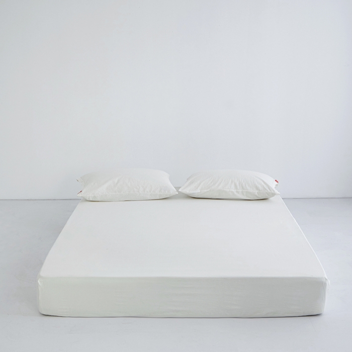 91家纺网 家纺一手货源 找家纺 安莱生活 2023新款水洗棉全棉色织高支高密纽扣款工艺单品床笠 纯白