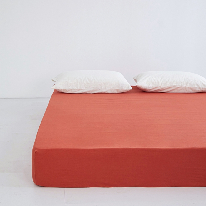 91家纺网 家纺一手货源 找家纺 安莱生活 2023新款水洗棉全棉色织高支高密纽扣款工艺单品床笠 砖红