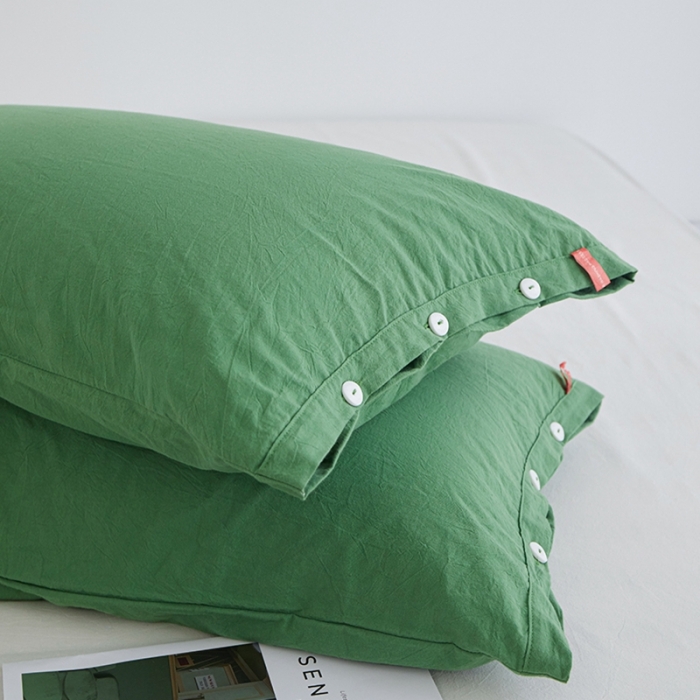 91家纺网 家纺一手货源 找家纺 安莱生活 2023新款水洗棉全棉色织高支高密纽扣款工艺单品枕套 军绿