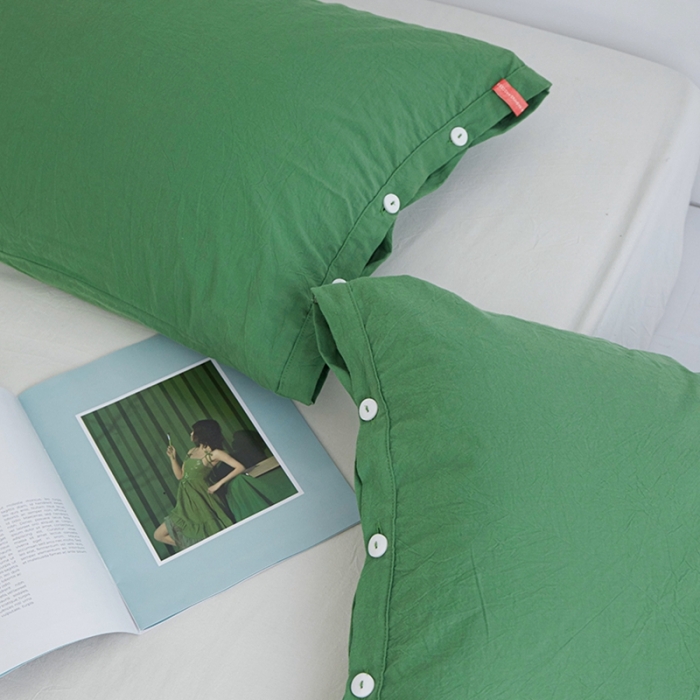 91家纺网 家纺一手货源 找家纺 安莱生活 2023新款水洗棉全棉色织高支高密纽扣款工艺单品枕套 军绿