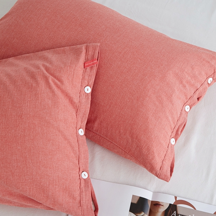 91家纺网 家纺一手货源 找家纺 安莱生活 2023新款水洗棉全棉色织高支高密纽扣款工艺单品枕套 橘红