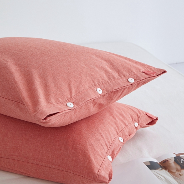 91家纺网 家纺一手货源 找家纺 安莱生活 2023新款水洗棉全棉色织高支高密纽扣款工艺单品枕套 橘红