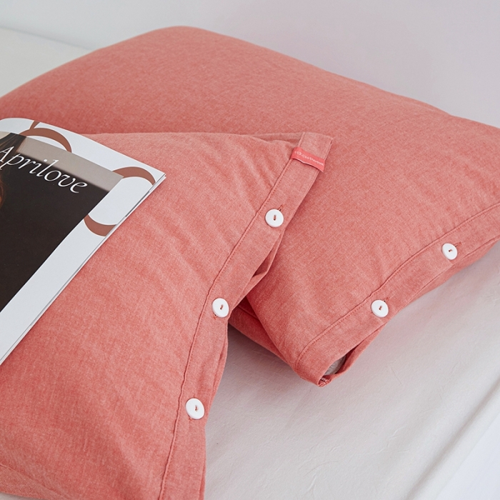 91家纺网 家纺一手货源 找家纺 安莱生活 2023新款水洗棉全棉色织高支高密纽扣款工艺单品枕套 橘红