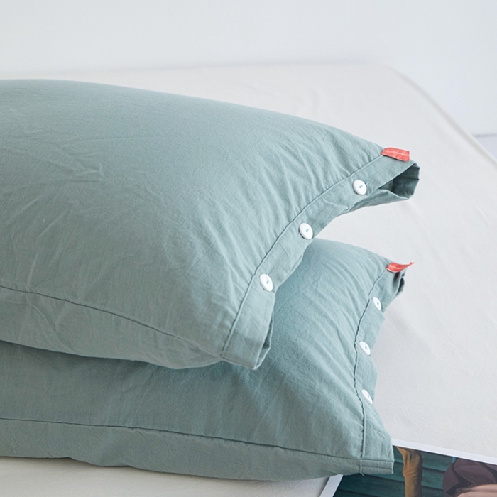 91家纺网 家纺一手货源 找家纺 安莱生活 2023新款水洗棉全棉色织高支高密纽扣款工艺单品枕套 灰绿