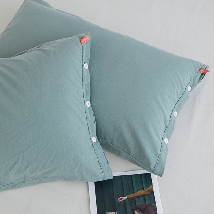 91家纺网 家纺一手货源 找家纺 安莱生活 2023新款水洗棉全棉色织高支高密纽扣款工艺单品枕套 灰绿