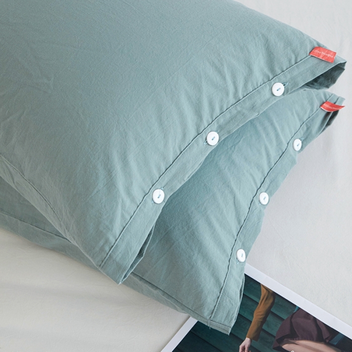 91家纺网 家纺一手货源 找家纺 安莱生活 2023新款水洗棉全棉色织高支高密纽扣款工艺单品枕套 灰绿