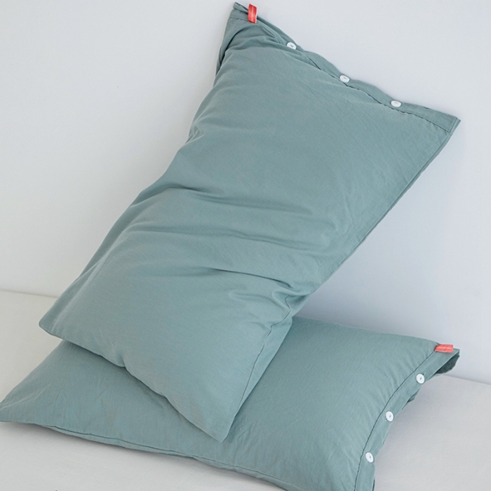 91家纺网 家纺一手货源 找家纺 安莱生活 2023新款水洗棉全棉色织高支高密纽扣款工艺单品枕套 灰绿