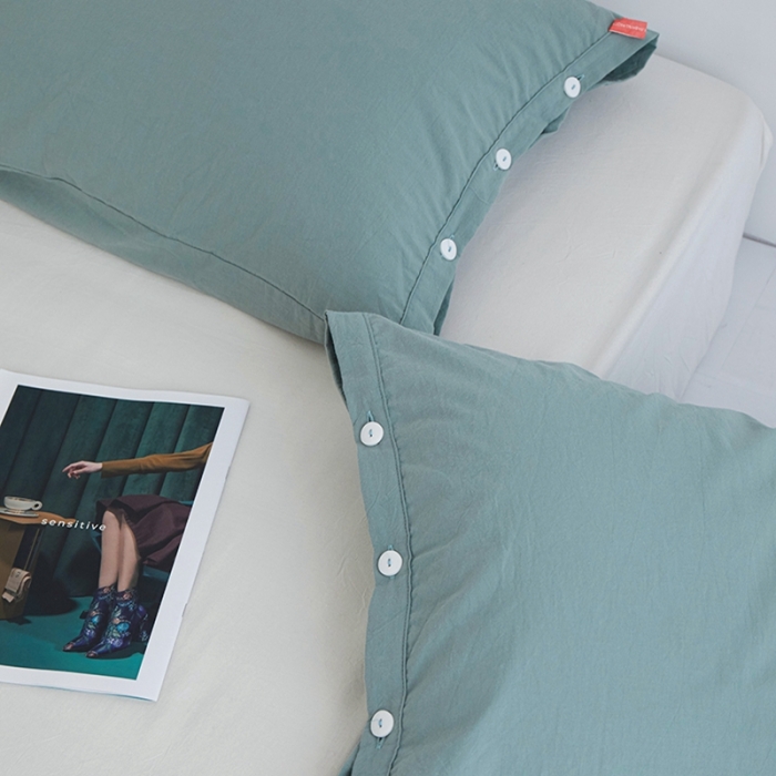 91家纺网 家纺一手货源 找家纺 安莱生活 2023新款水洗棉全棉色织高支高密纽扣款工艺单品枕套 灰绿