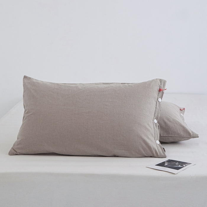 91家纺网 家纺一手货源 找家纺 安莱生活 2023新款水洗棉全棉色织高支高密纽扣款工艺单品枕套 卡其