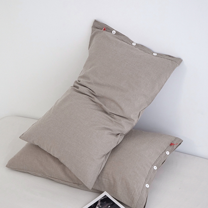 91家纺网 家纺一手货源 找家纺 安莱生活 2023新款水洗棉全棉色织高支高密纽扣款工艺单品枕套 卡其