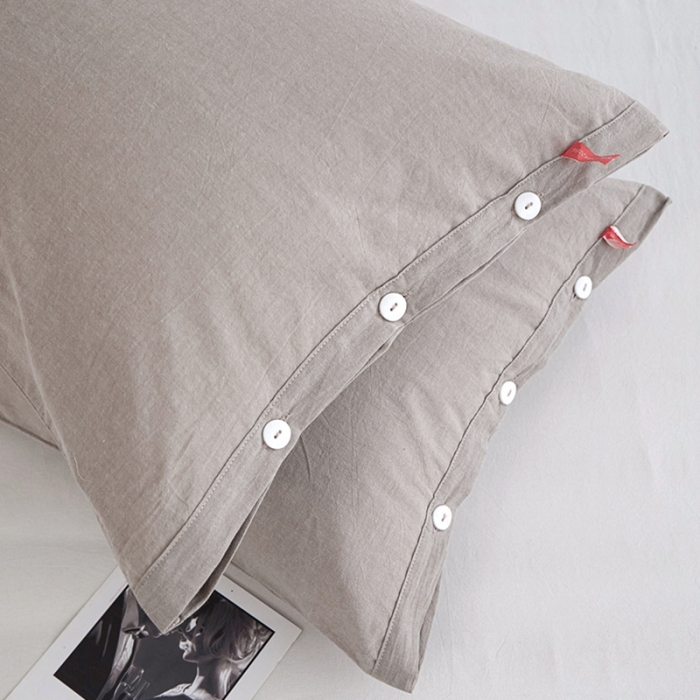 91家纺网 家纺一手货源 找家纺 安莱生活 2023新款水洗棉全棉色织高支高密纽扣款工艺单品枕套 卡其