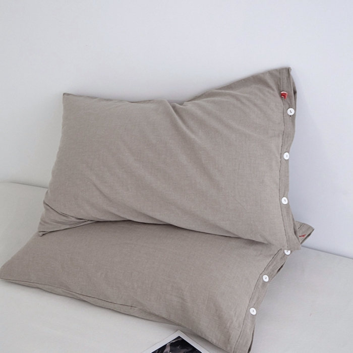 91家纺网 家纺一手货源 找家纺 安莱生活 2023新款水洗棉全棉色织高支高密纽扣款工艺单品枕套 卡其