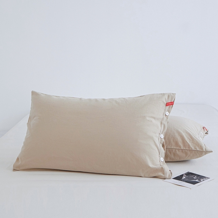 91家纺网 家纺一手货源 找家纺 安莱生活 2023新款水洗棉全棉色织高支高密纽扣款工艺单品枕套 米驼