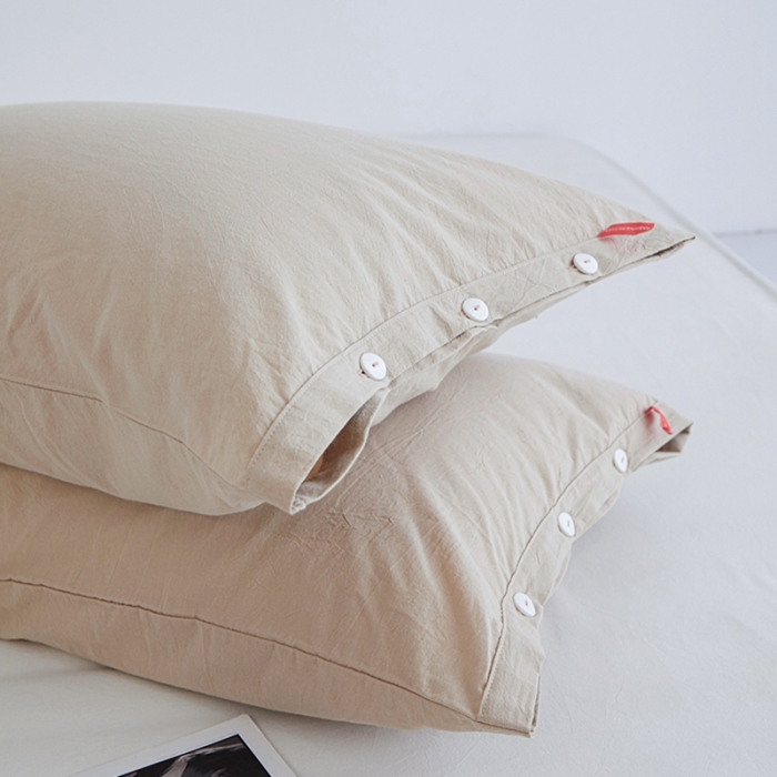 91家纺网 家纺一手货源 找家纺 安莱生活 2023新款水洗棉全棉色织高支高密纽扣款工艺单品枕套 米驼