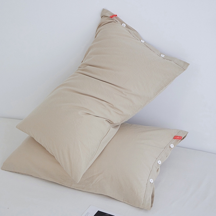 91家纺网 家纺一手货源 找家纺 安莱生活 2023新款水洗棉全棉色织高支高密纽扣款工艺单品枕套 米驼