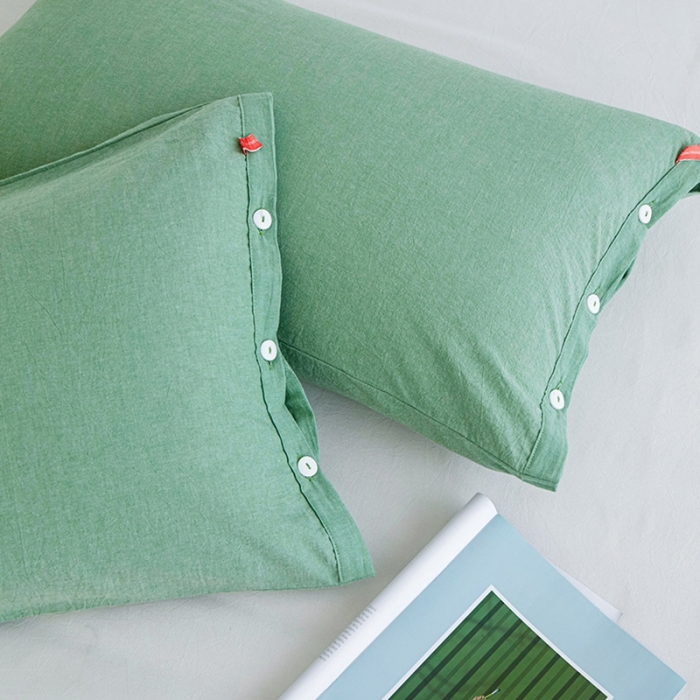 91家纺网 家纺一手货源 找家纺 安莱生活 2023新款水洗棉全棉色织高支高密纽扣款工艺单品枕套 嫩绿