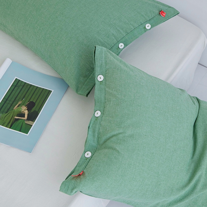 91家纺网 家纺一手货源 找家纺 安莱生活 2023新款水洗棉全棉色织高支高密纽扣款工艺单品枕套 嫩绿