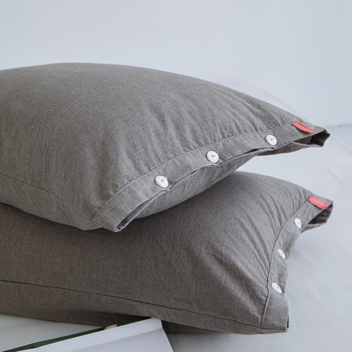 91家纺网 家纺一手货源 找家纺 安莱生活 2023新款水洗棉全棉色织高支高密纽扣款工艺单品枕套 浅咖