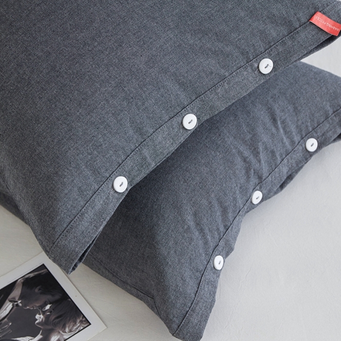 91家纺网 家纺一手货源 找家纺 安莱生活 2023新款水洗棉全棉色织高支高密纽扣款工艺单品枕套 深灰