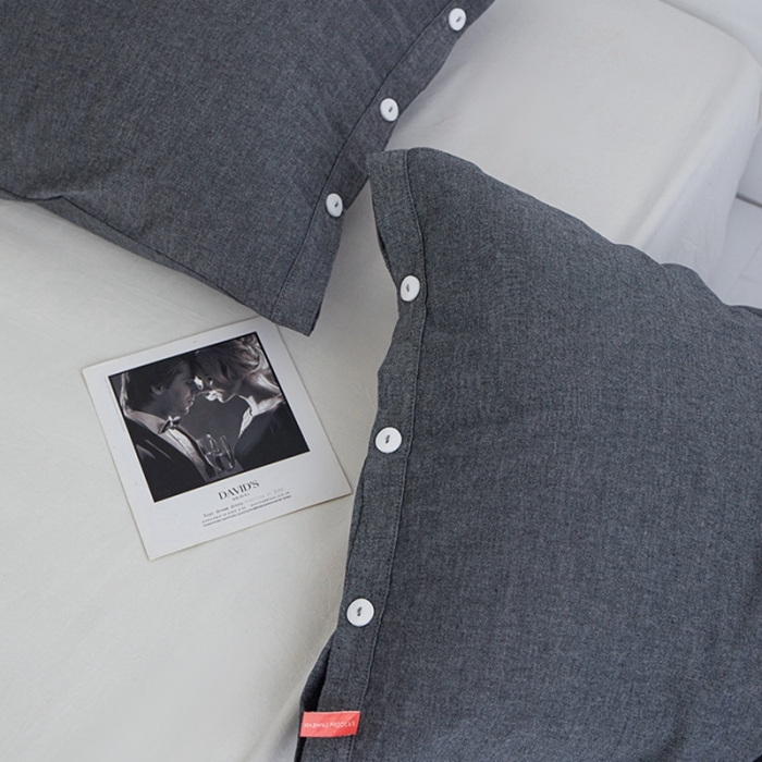 91家纺网 家纺一手货源 找家纺 安莱生活 2023新款水洗棉全棉色织高支高密纽扣款工艺单品枕套 深灰