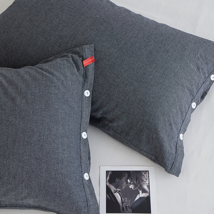 91家纺网 家纺一手货源 找家纺 安莱生活 2023新款水洗棉全棉色织高支高密纽扣款工艺单品枕套 深灰