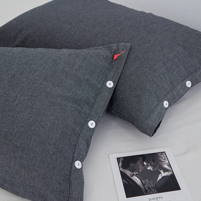 91家纺网 家纺一手货源 找家纺 安莱生活 2023新款水洗棉全棉色织高支高密纽扣款工艺单品枕套 深灰