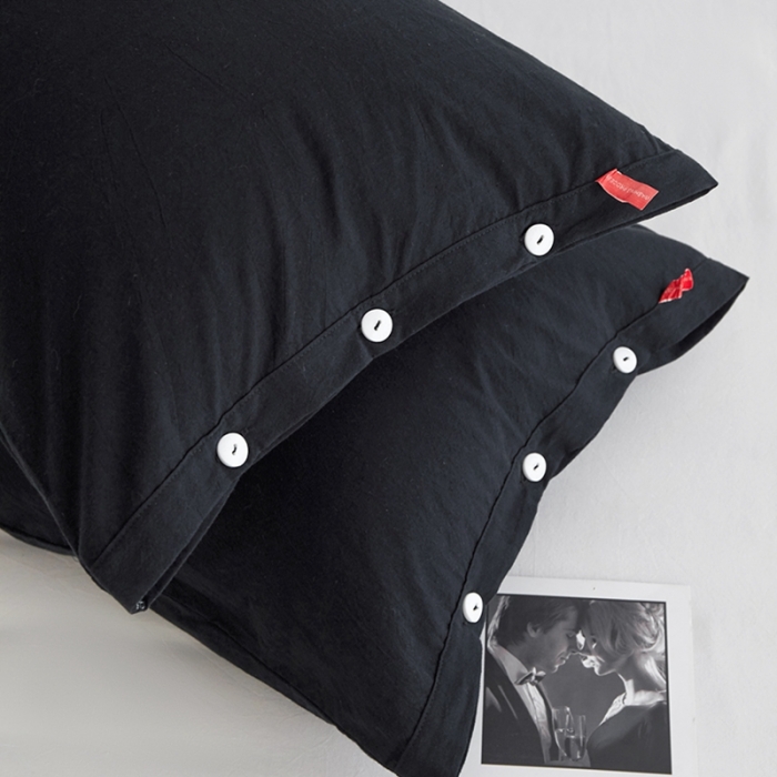 91家纺网 家纺一手货源 找家纺 安莱生活 2023新款水洗棉全棉色织高支高密纽扣款工艺单品枕套 炭黑