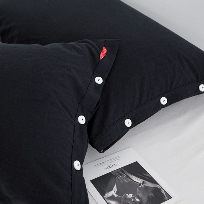 91家纺网 家纺一手货源 找家纺 安莱生活 2023新款水洗棉全棉色织高支高密纽扣款工艺单品枕套 炭黑