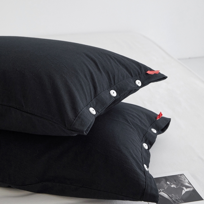 91家纺网 家纺一手货源 找家纺 安莱生活 2023新款水洗棉全棉色织高支高密纽扣款工艺单品枕套 炭黑