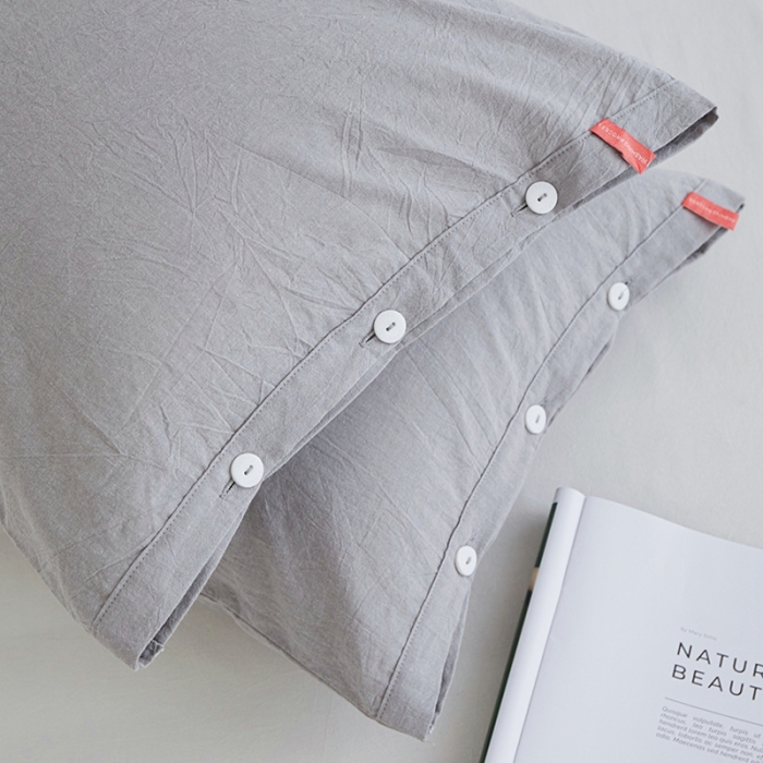 91家纺网 家纺一手货源 找家纺 安莱生活 2023新款水洗棉全棉色织高支高密纽扣款工艺单品枕套 银灰