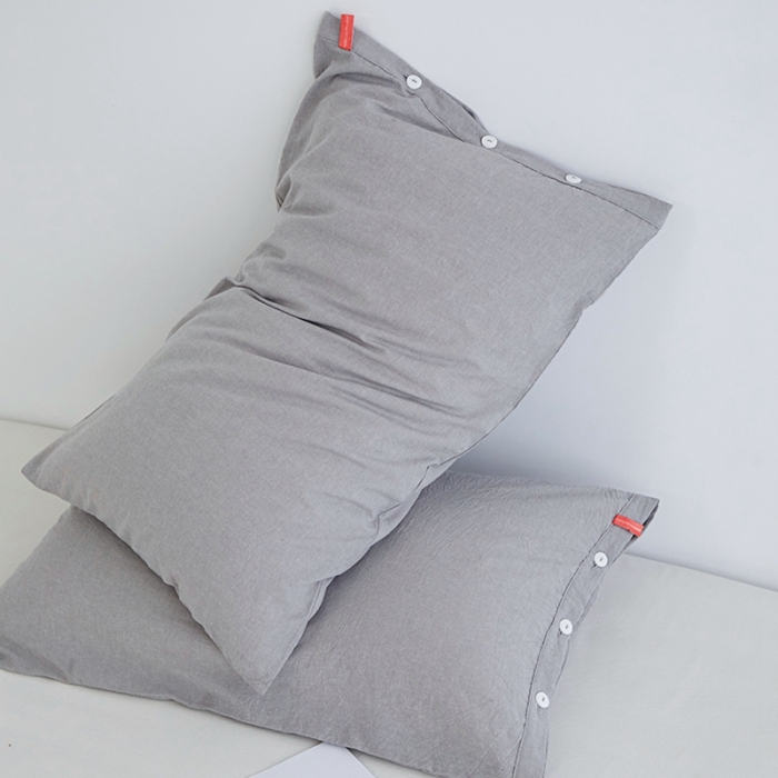 91家纺网 家纺一手货源 找家纺 安莱生活 2023新款水洗棉全棉色织高支高密纽扣款工艺单品枕套 银灰