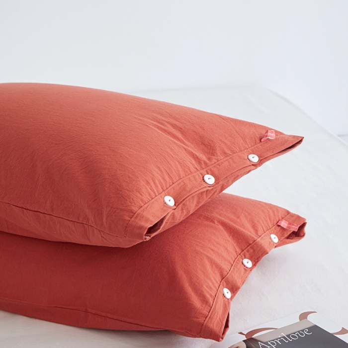 91家纺网 家纺一手货源 找家纺 安莱生活 2023新款水洗棉全棉色织高支高密纽扣款工艺单品枕套 砖红