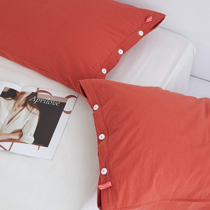 91家纺网 家纺一手货源 找家纺 安莱生活 2023新款水洗棉全棉色织高支高密纽扣款工艺单品枕套 砖红