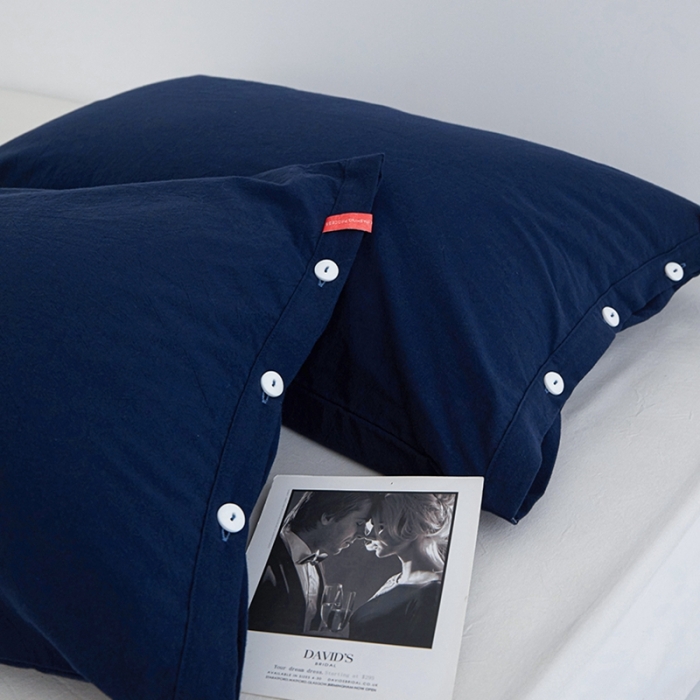 91家纺网 家纺一手货源 找家纺 安莱生活 2023新款水洗棉全棉色织高支高密纽扣款工艺单品枕套 藏青