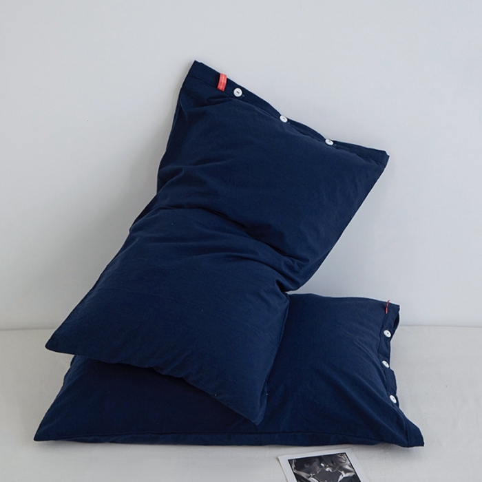 91家纺网 家纺一手货源 找家纺 安莱生活 2023新款水洗棉全棉色织高支高密纽扣款工艺单品枕套 藏青