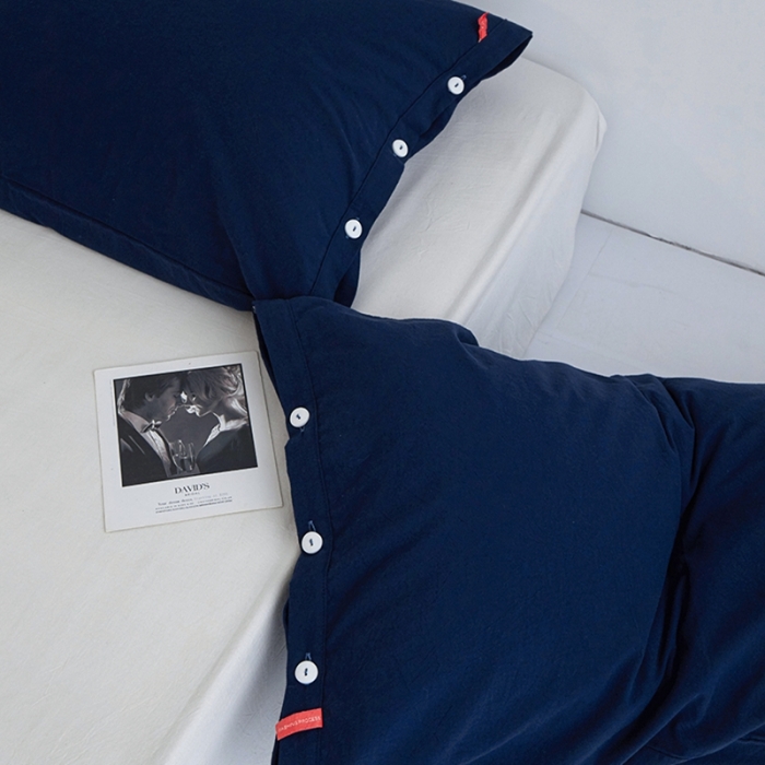 91家纺网 家纺一手货源 找家纺 安莱生活 2023新款水洗棉全棉色织高支高密纽扣款工艺单品枕套 藏青