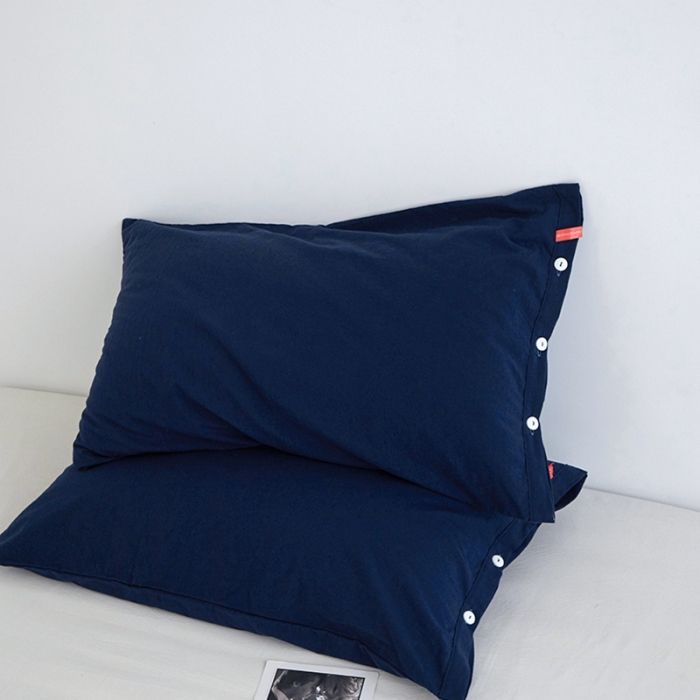 91家纺网 家纺一手货源 找家纺 安莱生活 2023新款水洗棉全棉色织高支高密纽扣款工艺单品枕套 藏青