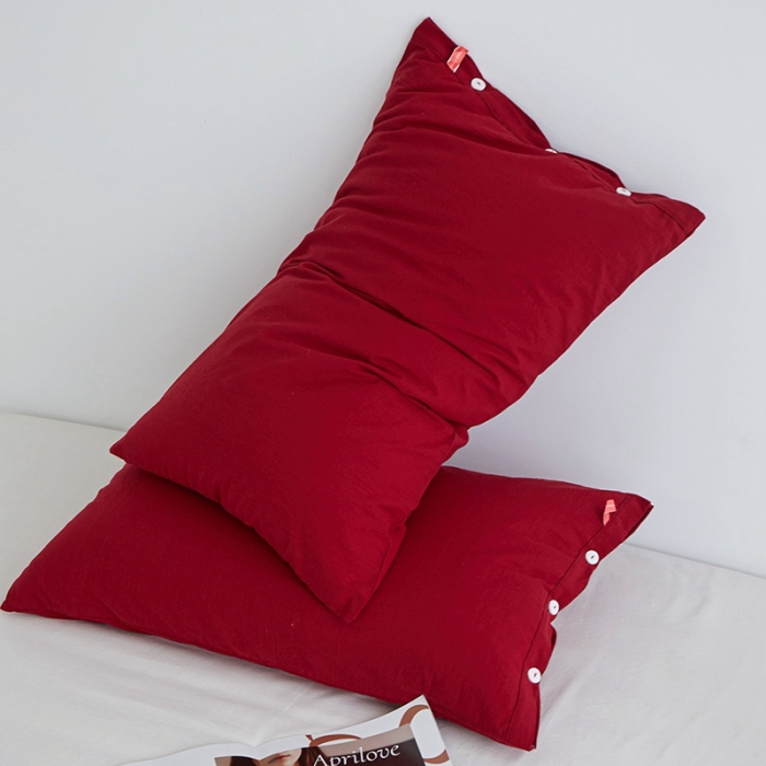 91家纺网 家纺一手货源 找家纺 安莱生活 2023新款水洗棉全棉色织高支高密纽扣款工艺单品枕套 大红