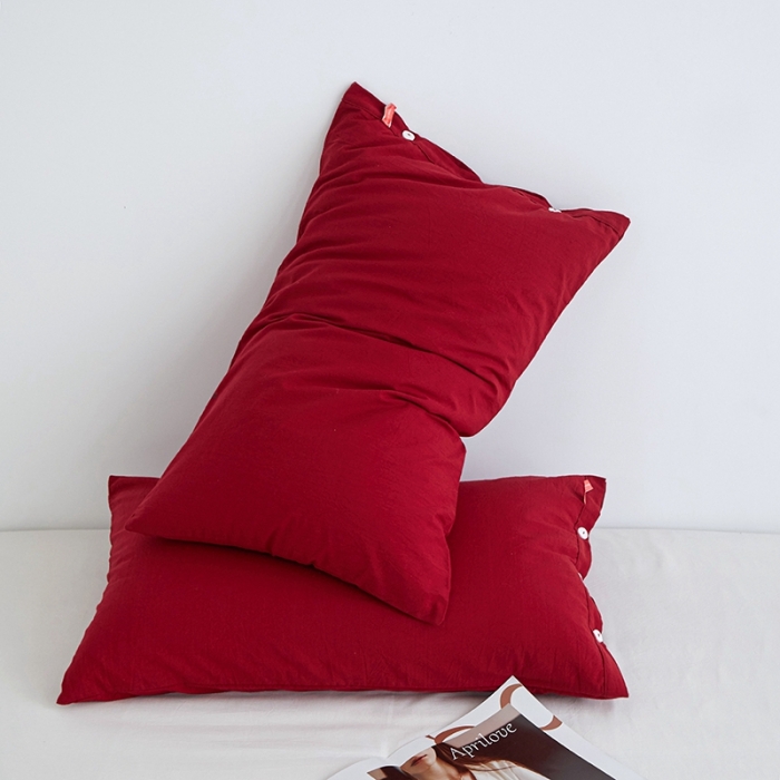 91家纺网 家纺一手货源 找家纺 安莱生活 2023新款水洗棉全棉色织高支高密纽扣款工艺单品枕套 大红