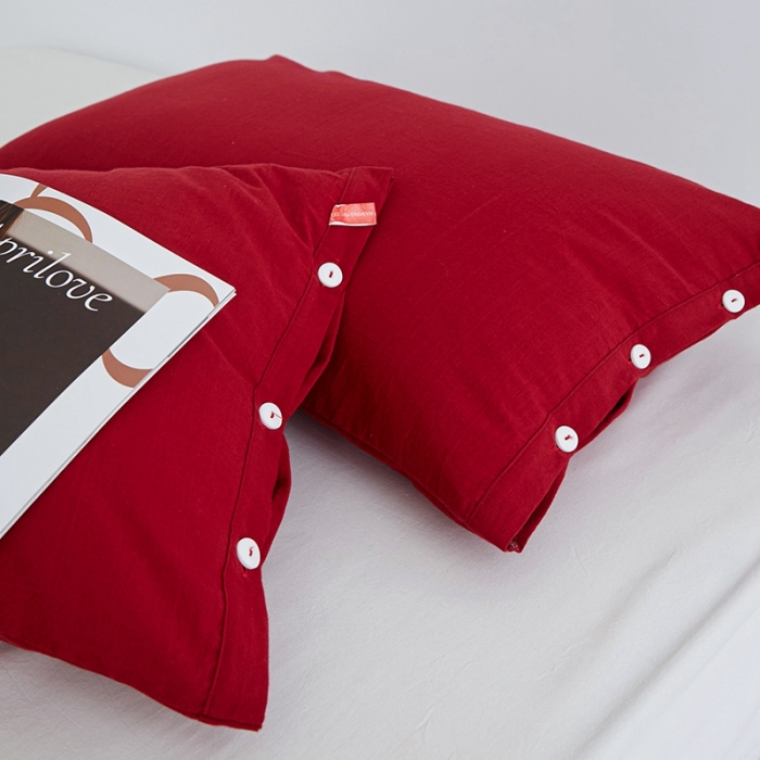 91家纺网 家纺一手货源 找家纺 安莱生活 2023新款水洗棉全棉色织高支高密纽扣款工艺单品枕套 大红