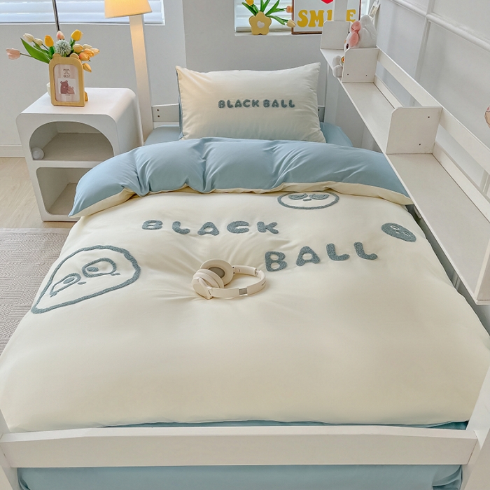 91家纺网 家纺一手货源 找家纺 眠帛 2023新款水洗棉毛巾绣煤球系列学生三件套六件套 煤球繁星蓝