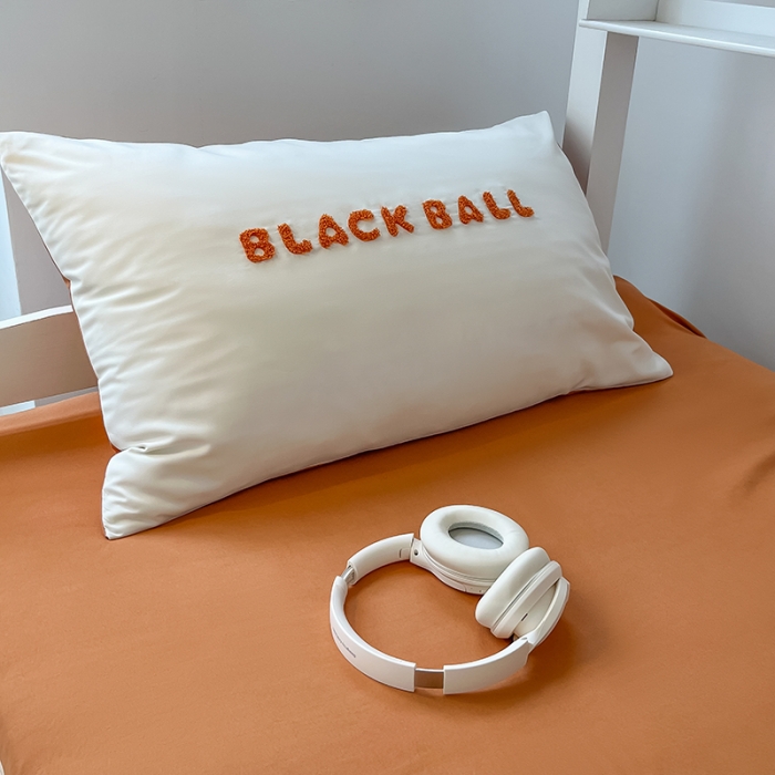 91家纺网 家纺一手货源 找家纺 眠帛 2023新款水洗棉毛巾绣煤球系列学生三件套六件套 煤球焦糖