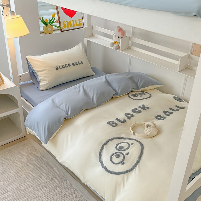 91家纺网 家纺一手货源 找家纺 眠帛 2023新款水洗棉毛巾绣煤球系列学生三件套六件套 煤球蓝灰