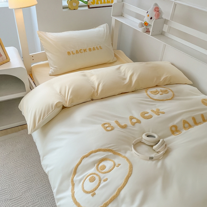 91家纺网 家纺一手货源 找家纺 眠帛 2023新款水洗棉毛巾绣煤球系列学生三件套六件套 煤球奶黄