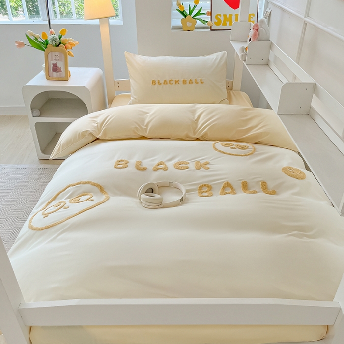 91家纺网 家纺一手货源 找家纺 眠帛 2023新款水洗棉毛巾绣煤球系列学生三件套六件套 煤球奶黄